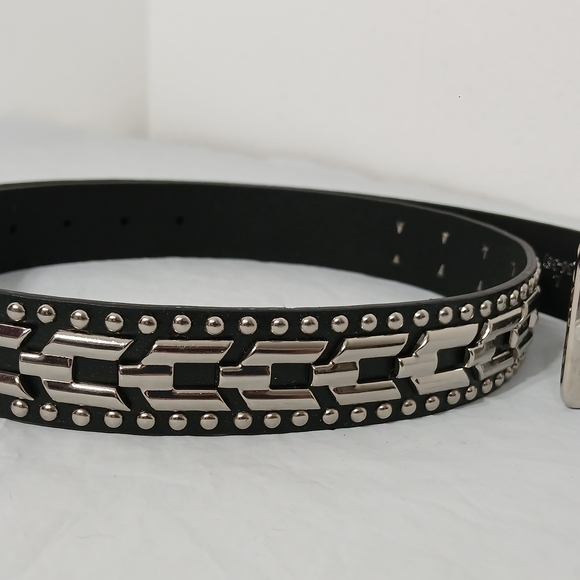 Stylish Black and Silver Men's Belt - Picture 1 of 5